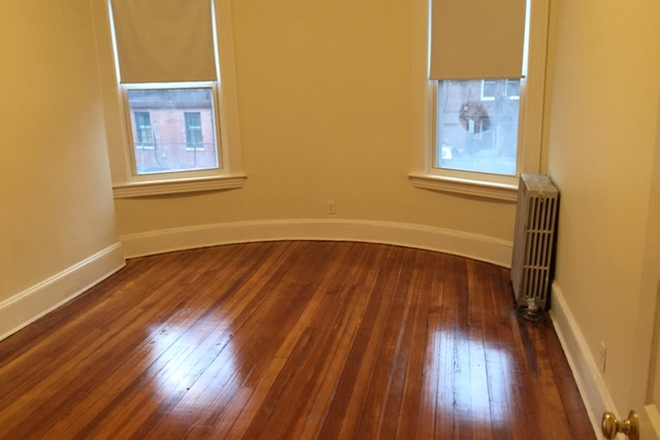 Visit hubrealtyproperties.com - Brookline, spacious 2 bedroom split with large kitchen and deck Apartments