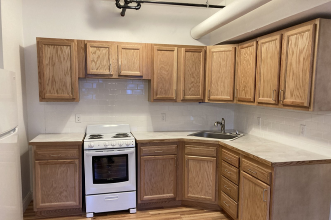 Kitchen - Renovated, Spacious 1 Bed Close to Campus *Half Security Deposit* Apartments