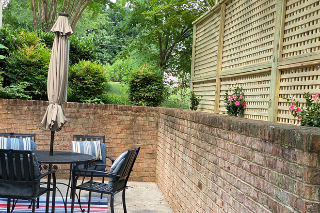 Patio privacy wall - Bright, fully equipped, furnished Basement Apartment