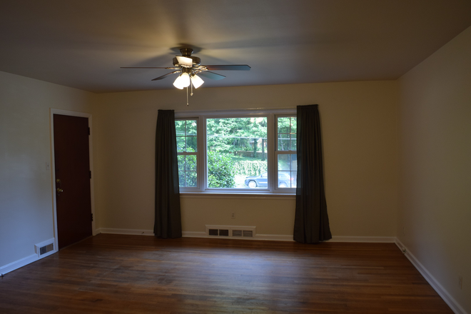 Living Room - Excellent Location -N. Decatur - 2 Bedroom Duplex Duplex