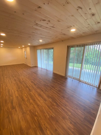 LIVING ROOM - 2 Bed 1 Bath apartment - private home nice neighborhood near ASU view of Grandfather