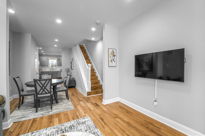 Dining Area - Live Comfortably Near Johns Hopkins with Parking Townhome