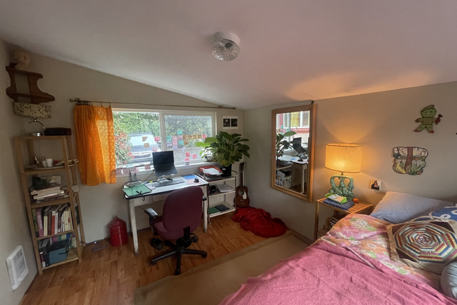 Bedroom - Looking for a roommate!