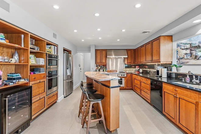 kitchen - Unique Lakeside Gem in Arlington House