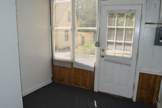 1028.5 Pine - 1028 1/2 Pine St. (2BR/ 1BA) Apartments