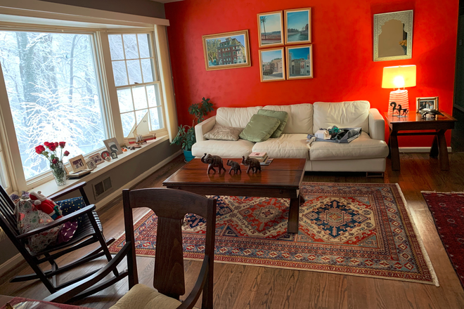 Living room on 1st floor. - Single Family House with 4 rooms and 3 bathrooms