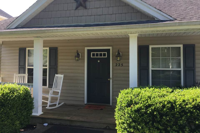 Front of House - House to share 225 Towne Crier Rd. Lynchburg $650 utilities incl.
