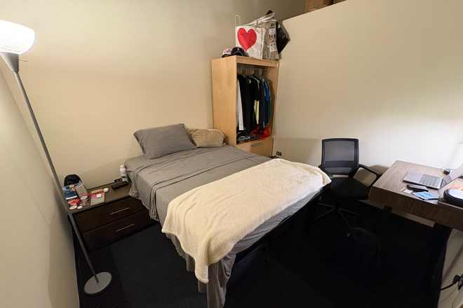 My room - 2-bedroom/1-bathroom apartment in an off-campus student-friendly complex