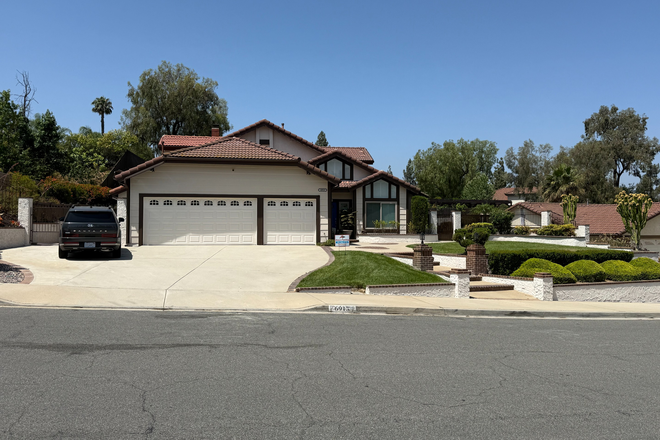 Outside Street View - 2 Private Furnished Rooms with Private Bathrooms House