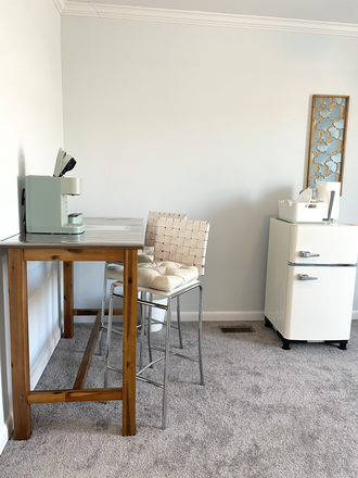 Loft with Counter Seating Area - Flexible Lease Options - Private Top-Floor Suite with Loft & Rooftop Terrace in Shared Townhome