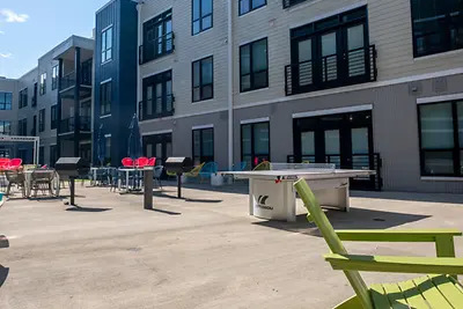 Courtyard - Yugo Raleigh Logan 3x3, unit with attached bath Apartments