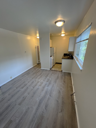 1 - Spacious Remodeled 1 Bedroom conveniently located off of Telegraph Ave.