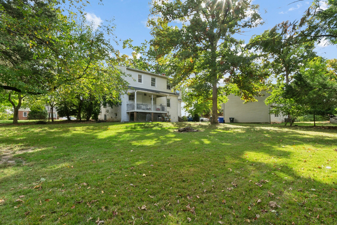 Backyard and deck - Modern and Cozy Fully Renovated House