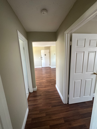 hall - *Safest Location for UC/XU and UC Blue ash Students!!! No more Housing troubles or waitlist concerns
