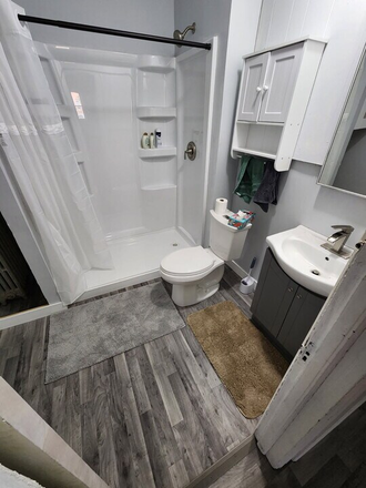 bathroom - Renovated 5 bedroom 2 bath home downtown ajacent