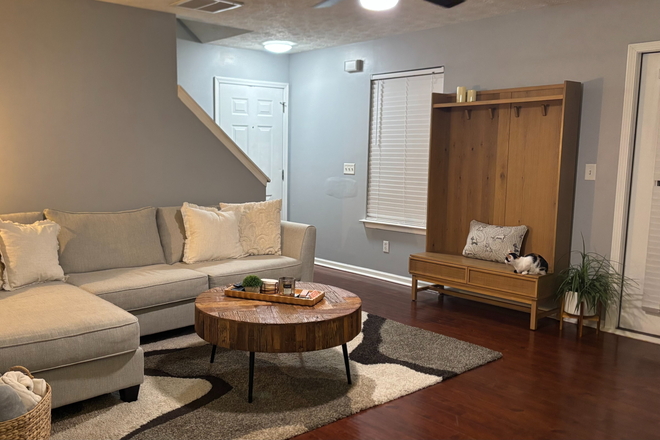 Photo - Oak Grove Student Rental | Utilities Included Townhome