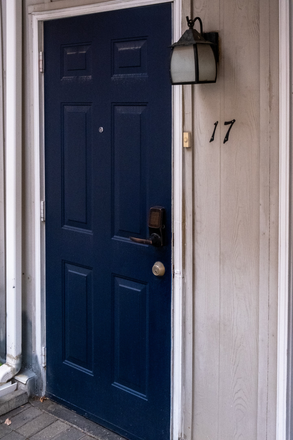 Private entrance with code lock - Modern 2-bedroom suite with A+ transit access