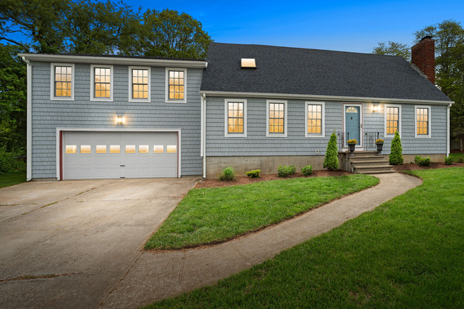 TWILIGHT-FRONT EXTERIOR - 5 BED BEACH RETREAT House