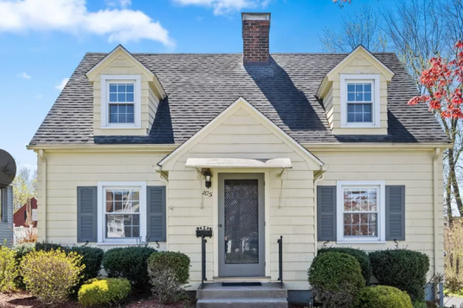 street view - Room Available in 3 br West Hartford Home, currently occupied by 2 rising 3L's at UConn Law  (1