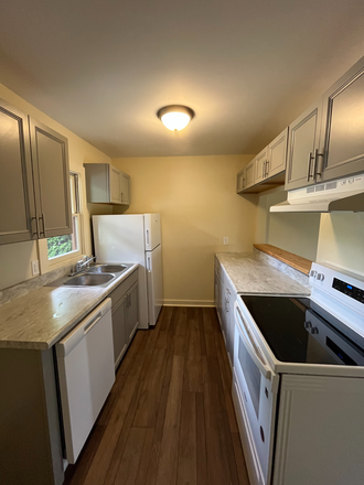 Kitchen - Cedar Creek 2 Bedroom Apartments