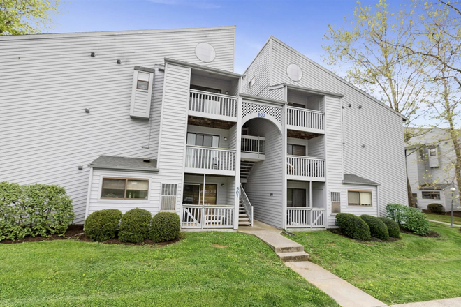 Outside view - 2 Bedroom, 1 Bath, Sundance Ridge Apartments