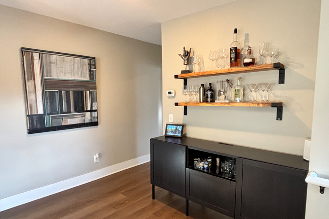Bar/livingroom - 4 bed 2 bath unit Duplex
