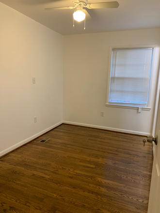 Bedroom - Just renovated room with private bathroom -  5 minutes drive to campus House