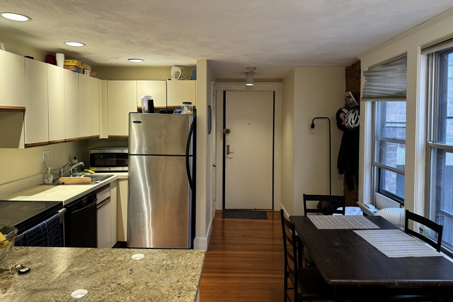 Kitchen - Updated 2.5 bed/ 1 bath near BC campus. Awesome bonus room that can be used as an office