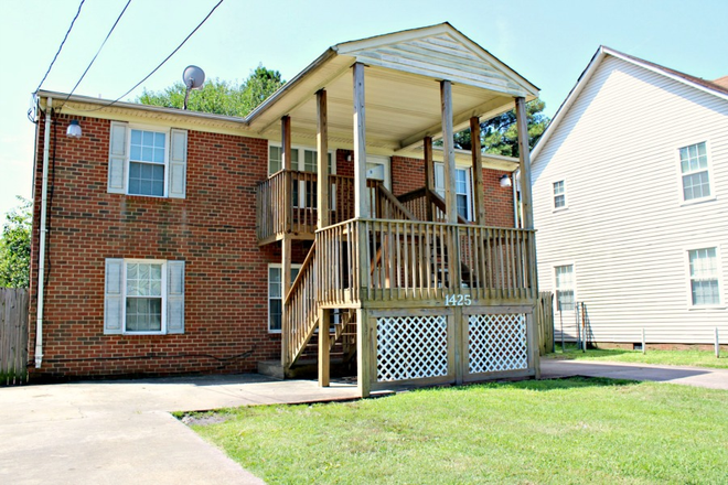 Front Exterior - (ODUrent) 1425 W. 38th St. Unit A Duplex