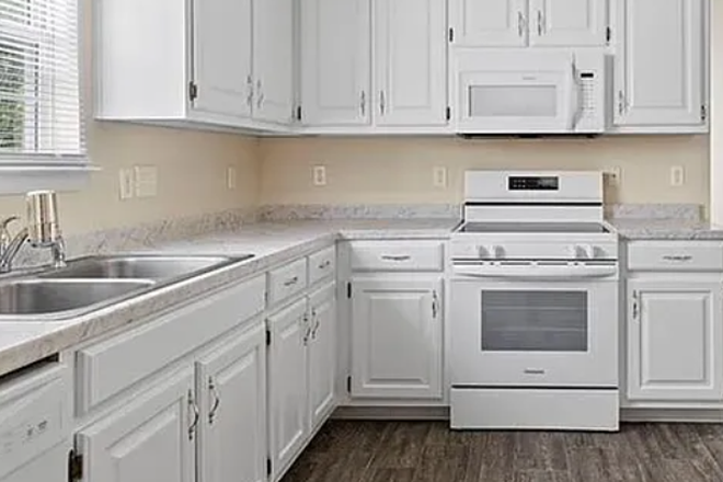 Kitchen - 4 Bd 3 ba Single Family Residence located in Seasons Trace House