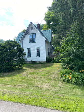 View from street - E. Bethel Farmhouse furnished