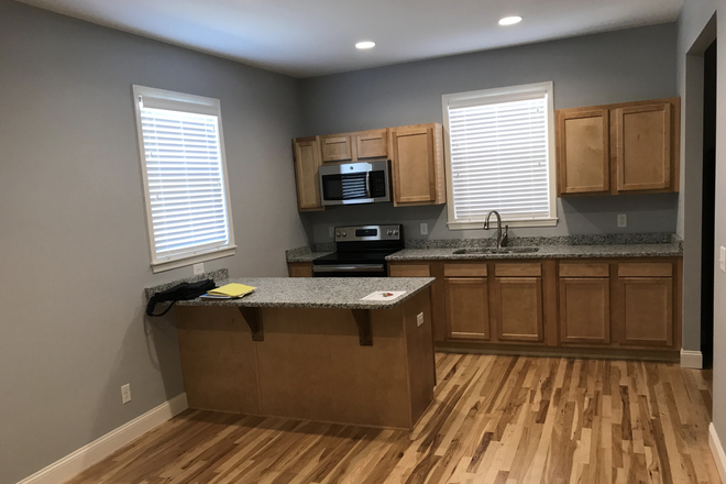 Kitchen - 1984 Lexington (6 bedroom, short walk to campus!) House