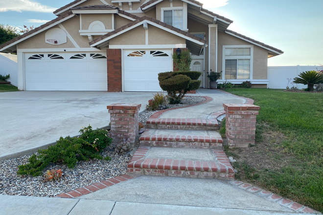 house - Furnished room in a large house, close to UCR