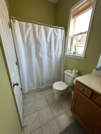 Bathroom - 1 bed 1 bath for rent in shared row home 15 min walk to JHH