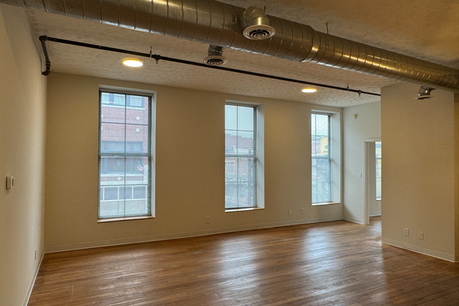 Living Room - 903 Main Street Apartments
