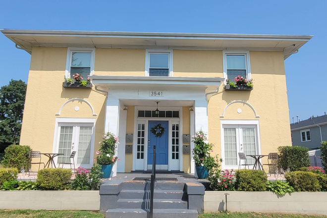 Villa Forte in full bloom - Fully Furnished 1 Bed Apts. *2 MI. to campus.