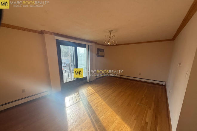 Call NOW for showings! 617-236-8600 - BENNINGTON ST - ORIENT HEIGHTS! LRG 2BR/1BA W/ H&HW INC, +1 PRKNG AVAIL NOW W/ LNDRY IN BLDNG, DW! Condo