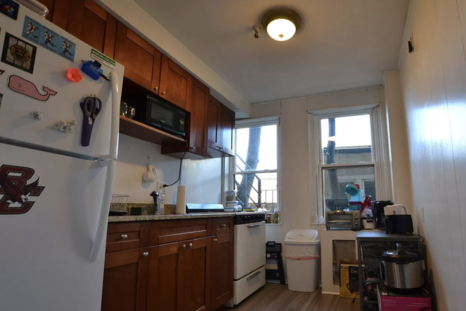 kitchen - Updated 1/16/26 Great 3 bed on Comm Ave close to campus and shuttles Condo