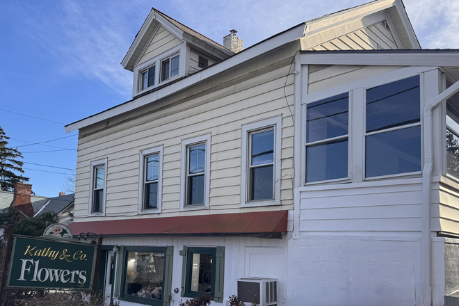 221 Colchester Avenue - Medical Students. Close to Hospital. Don't Miss This Great Four Bedroom House for Rent!