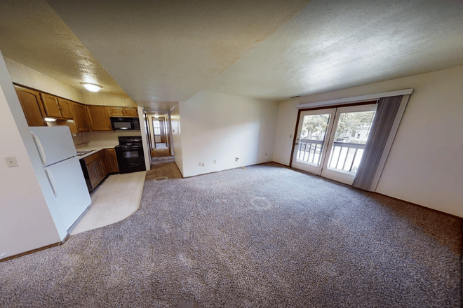 Common Area & Kitchen - Granite Stratford I Apartments