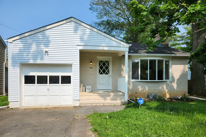 Street view - Summer sublet:Rooms in shared home for females-Moore St-Princeton