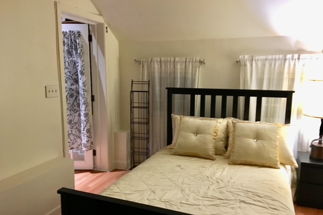 Bed with a night table and a lamp - Heaven is here House