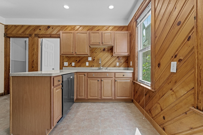 . - Close to campus - 4 Bed/1 Bath - LAUNDRY IN UNIT - Avail 10/1!!!! Apartments