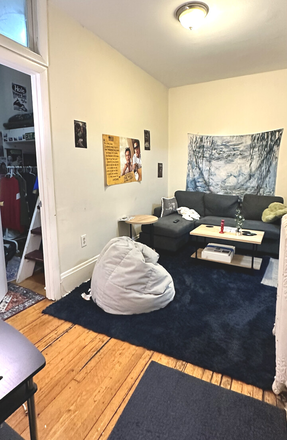 living room - Fenway 3 bed with updated kitchen - only 25% broker fee! Apartments