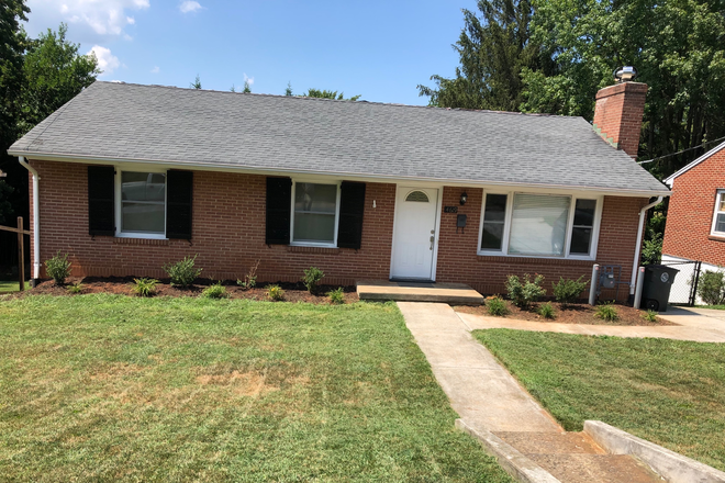House - Affordable & Updated Housing Near Liberty University – Available July 31!