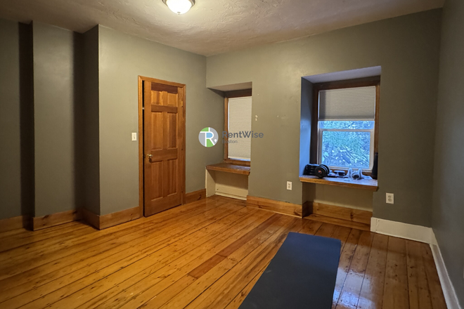 1 - 8 Sewall St – Two Great Options: 5BD/2BA or 6BD/3BA – Available Sept 2026 Apartments