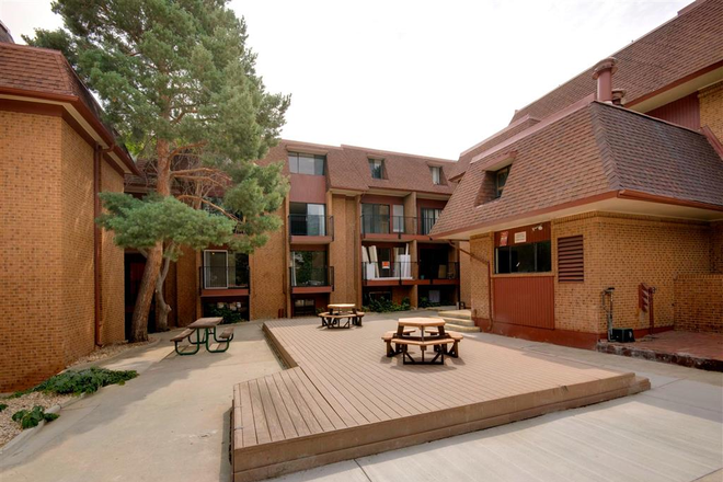 College Townhomes - College Townhomes