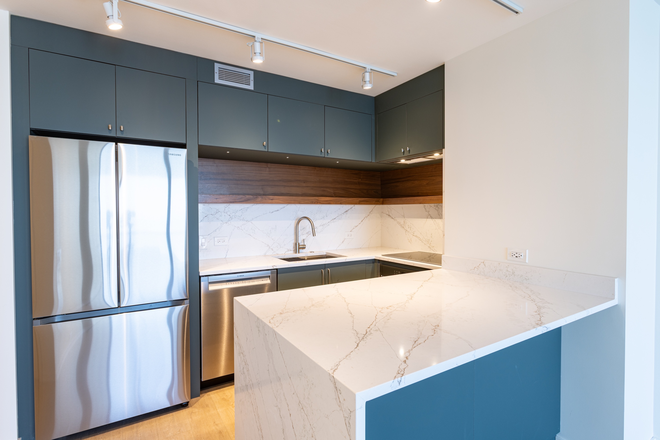 Kitchen - Lakefront One-Bedroom Condo