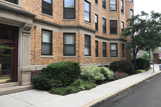 Exterior - Huge 2 bedroom by Harvard Law School and Lesley University Condo