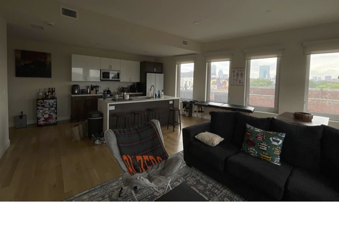 Living room/kitchen with fridge (filtered water and ice), dishwasher, microwave and oven. - Room 10 min walk to Northeastern in a 3 bed, 1.5 bath - 1333 rent (March 2026 - August 2026) Apartments